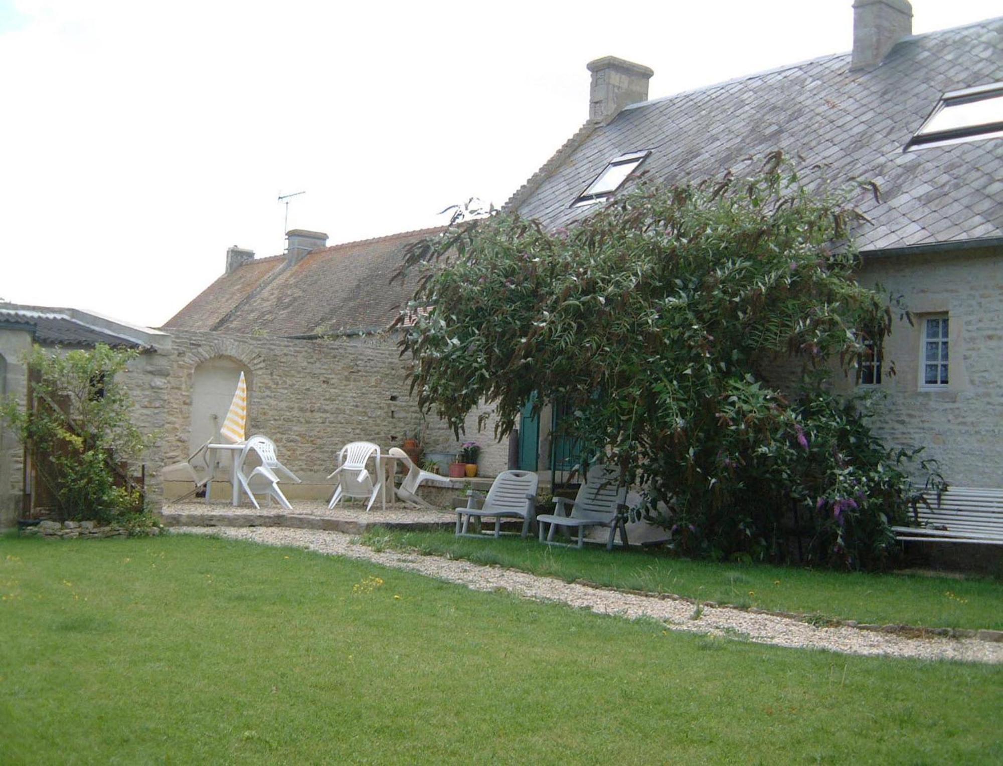 Chambres et Tables d'hôtes à l'Auberge Touristique Meuvaines Exterior foto